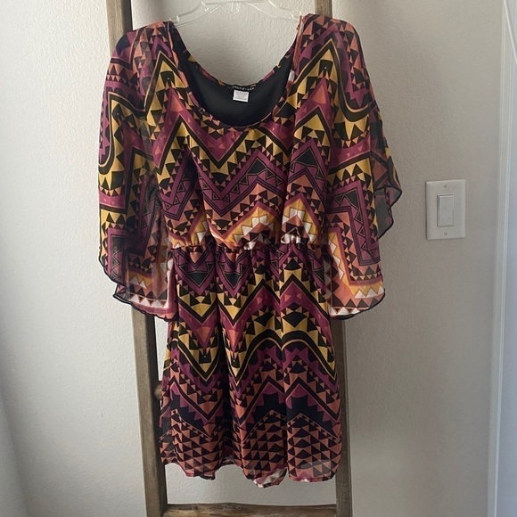 twenty six Dresses & Skirts - Colorful dress with band at waist